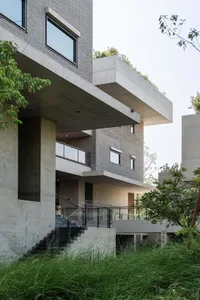 Modern architecture featuring a concrete staircase and concrete walls.