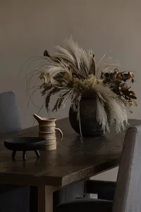 Decorative still life with natural elements on a wooden table.