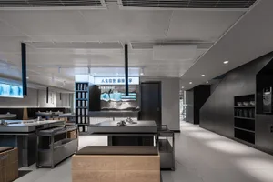 Modern showroom with various dining tables and chairs, white and grey walls, and a stylish atmosphere