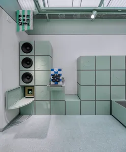 Modern bathroom with a green wall and built-in sinks, a bench, and clean lines