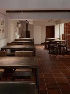 Empty restaurant interior with wooden tables and chairs, clean and well-organized, warm and inviting atmosphere
