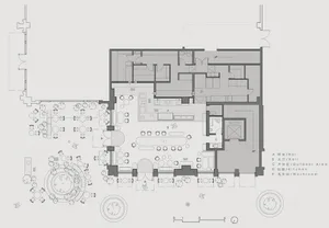 現代與傳統設計元素的餐廳 2D 平面圖，透過窗戶與天窗引入充足自然光線