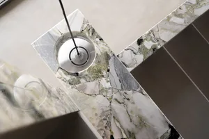 Modern bathroom design with marble countertops and a sink, surrounded by marble surfaces for a sophisticated appearance