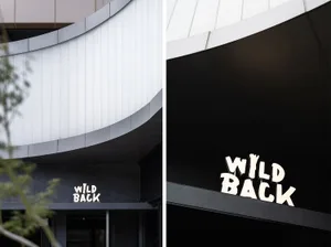 現代建築外觀，擁有兩個大型拱門與「Wild Back」招牌，混凝土材質，堅固且現代感十足