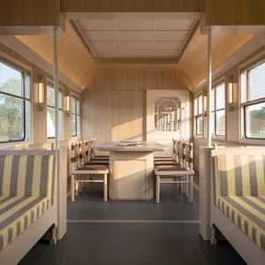火車車廂內溫暖舒適的餐廳區，木質牆面與地板，配有乘客用餐桌椅