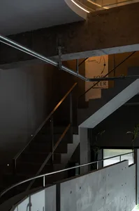 A modern staircase with metal steps and a minimalist atmosphere, set in a contemporary building