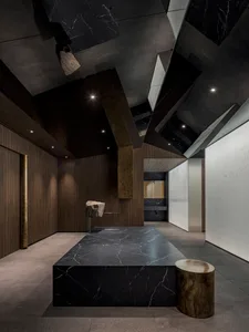 A modern kitchen with a black marble countertop, two sinks, and a contemporary design, giving an elegant and luxurious atmosphere