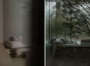 低光線的現代客廳，擺放著沙發、椅子和植物，玻璃門和大窗戶，木家具和白色布料裝飾