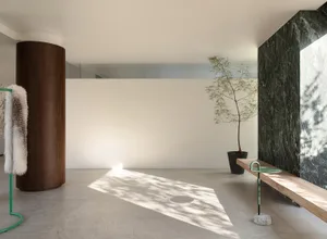 極簡客廳空間，白色牆面、木製長椅、盆栽與樹木，強調自然元素與乾淨設計