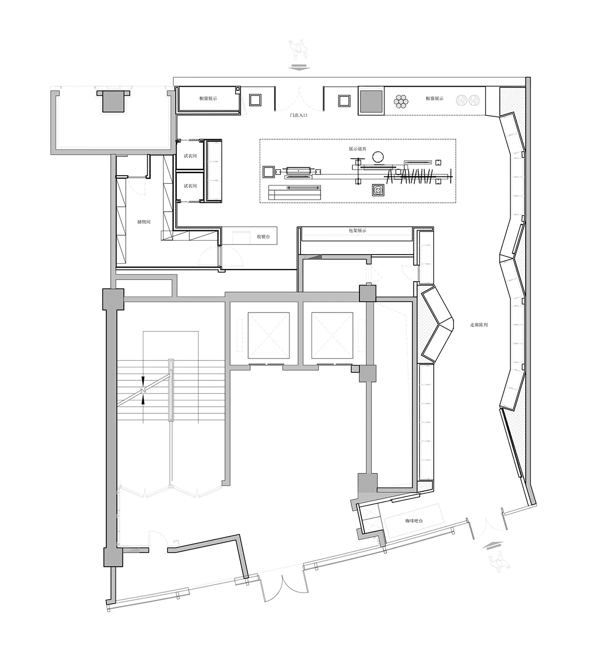 黑白建築平面圖,展示一間具有曲線牆面、展示區、更衣室與樓梯的現代零售藝廊。