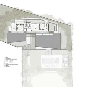 現代多層山坡別墅詳細建築平面圖，包含臥室套房、客廳區域、露台以及周圍茂密樹木的戶外景觀。